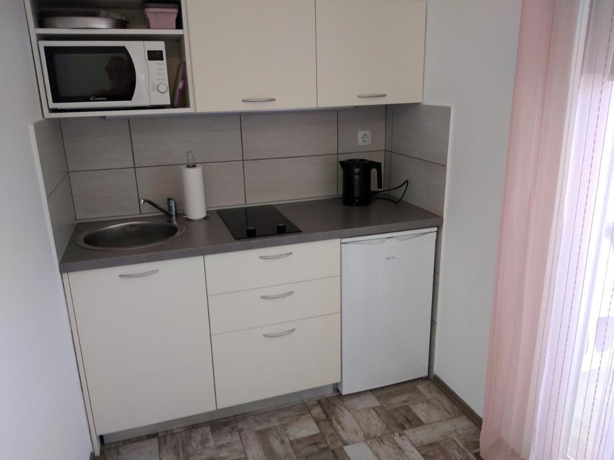 Apartmani Verica Karlobag Exterior photo
