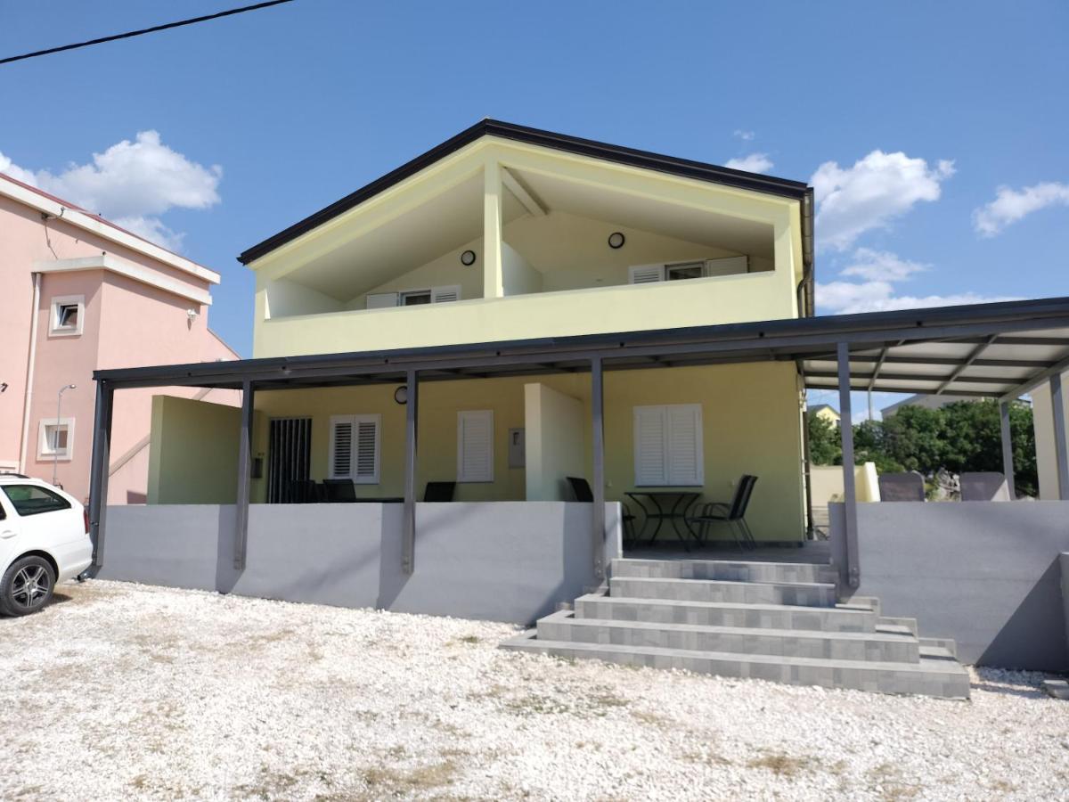 Apartmani Verica Karlobag Exterior photo