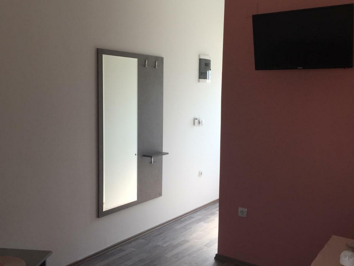 Apartmani Verica Karlobag Exterior photo