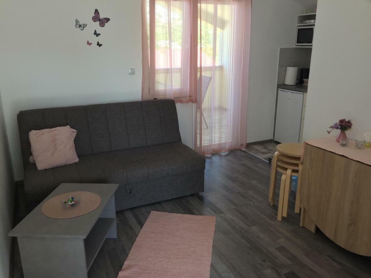 Apartmani Verica Karlobag Exterior photo