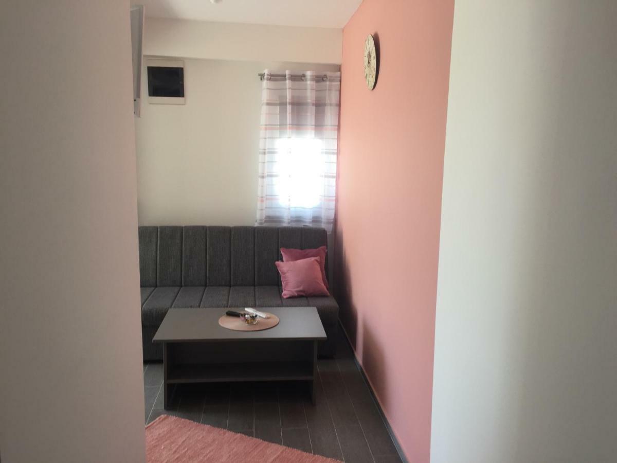 Apartmani Verica Karlobag Exterior photo
