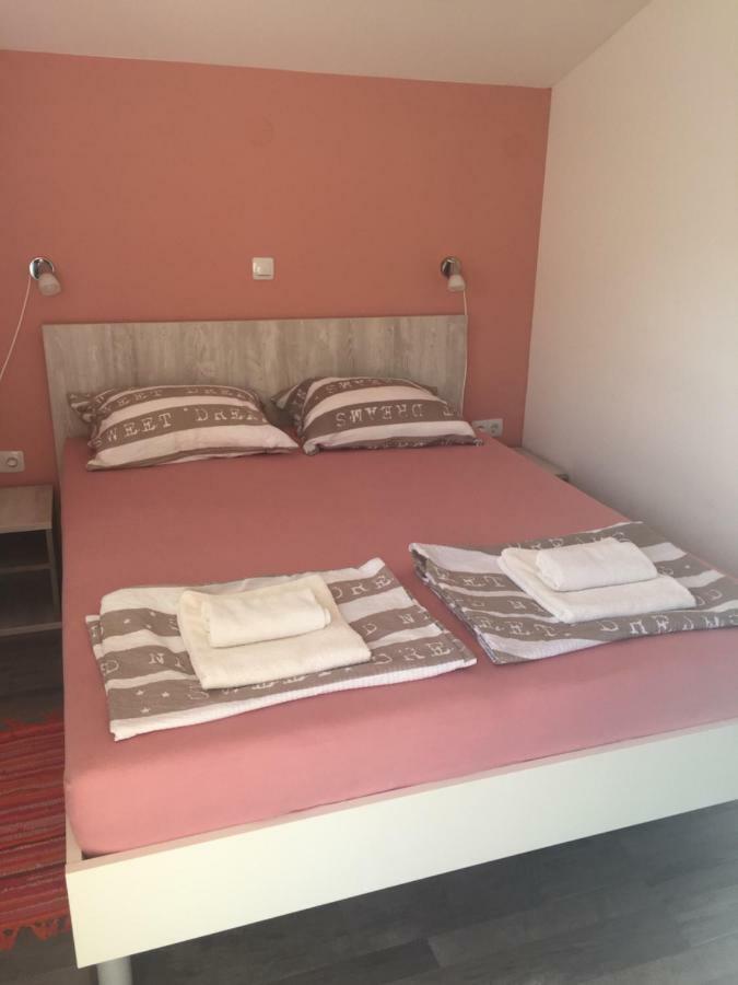 Apartmani Verica Karlobag Exterior photo